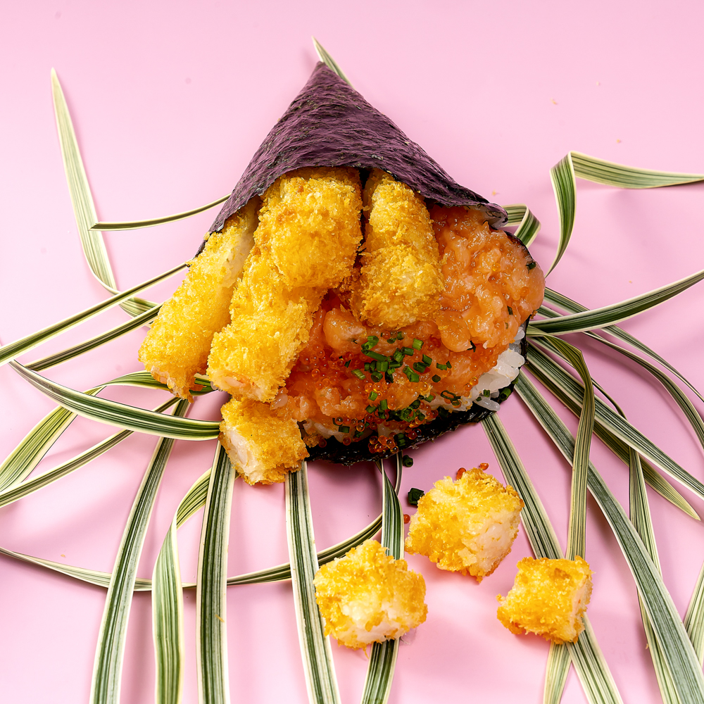 SALMÃO COM CAMARÃO TEMAKI