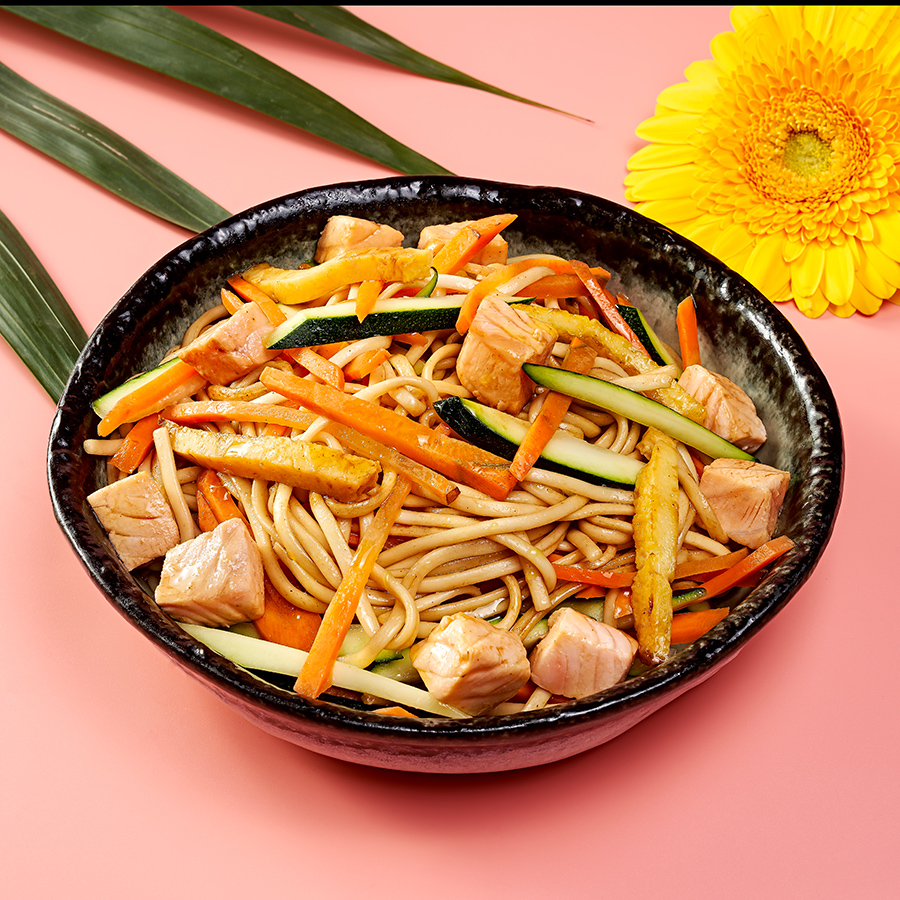 YAKISOBA DE SALMÃO